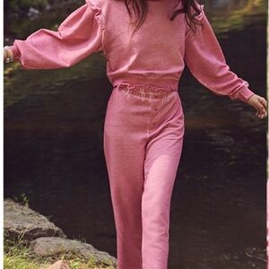 Something Navy Taylor Ruffle Sweatpants
Bubblegum Pink